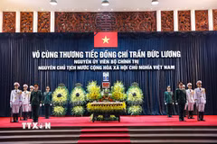 Linh cữu nguyên Chủ tịch nước Trần Đức Lương quàn tại Nhà tang lễ Quốc gia số 5 Trần Thánh Tông, Hà Nội. (Ảnh: TTXVN)
