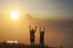 Đón bình minh ở cao nguyên Đồng Cao. (Ảnh: Danh Lam/TTXVN)