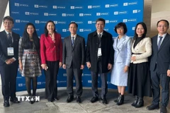 Đoàn Việt Nam tham dự Kỳ họp lần thứ 222 Hội đồng chấp hành Tổ chức Giáo dục, Khoa học và Văn hóa của Liên hợp quốc (UNESCO). (Ảnh: TTXVN phát)