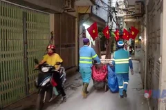 Hà Nội thí điểm cơ giới hóa xe thu gom rác trong ngõ hẹp