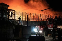 Lính cứu hỏa Afghanistan dập tắt đám cháy tại trung tâm cai nghiện ma túy ở Kabul. (Nguồn: AFP/Getty Images)
