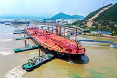 Một tàu chở dầu neo đậu tại một cảng ở Ninh Ba, tỉnh Chiết Giang, Trung Quốc. (Nguồn: China Daily)