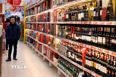 Giảm 50% phí thẩm định điều kiện kinh doanh rượu. (Ảnh: Trần Việ/TTXVN)