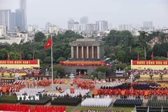 Các đoàn chuẩn bị cho Lễ tổng duyệt. (Ảnh: Doãn Tấn/TTXVN)