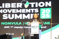 Bà Nomvula Mokonyane, Phó Tổng thư ký thứ nhất đảng Đại hội Dân tộc Phi (ANC) của Nam Phi, phát biểu khai mạc hội nghị. (Ảnh: Hồng Minh/TTXVN)