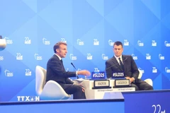 Tổng thống Pháp Emmanuel Macron trao đổi trực tiếp về quan điểm liên quan đến các vấn đề an ninh đang nổi lên. (Ảnh: Tất Đạt/TTXVN)