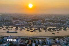 Chợ nổi Cái Răng nằm trên sông Cần Thơ. (Ảnh: Thanh Liêm/TTXVN)