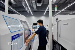 Nhiều doanh nghiệp hoạt động trong khu Công nghệ cao Đà Nẵng ưu tiên ứng dụng khoa học công nghệ vào sản xuất. (Ảnh: Hải Âu/TTXVN)