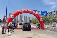 Thành phố Hồ Chí Minh thông xe nhánh cầu N3, thuộc dự án xây dựng nút giao thông An Phú, một trong những công trình giao thông trọng điểm tại cửa ngõ phía Đông thành phố. (Ảnh: Thanh Vũ/TTXVN)