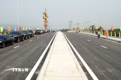Dự án cầu Quảng Đà và đường dẫn đầu cầu có tổng chiều dài hơn 1,4km, quy mô 4 làn xe. (Ảnh: Quốc Dũng/TTXVN)