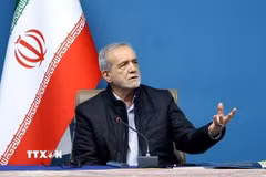 Tổng thống Iran Masoud Pezeshkian phát biểu tại Tehran. (Ảnh: IRNA/TTXVN)