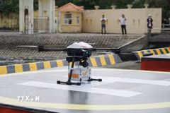 Tuyến bưu chính không người lái xuyên biển đầu tiên tại Thành phố Hồ Chí Minh. (Ảnh: Thu Hoài/TTXVN)