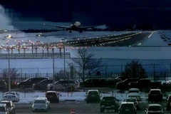 Tổng cộng 1.802 chuyến bay bị hủy và 22.349 chuyến bay bị hoãn do bão Devin. (Nguồn: AP)