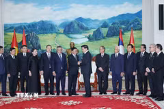 Thường trực Ban Bí thư Trần Cẩm Tú chia buồn sâu sắc tới Tổng Bí thư, Chủ tịch nước Lào Thongloun Sisoulith, các lãnh đạo cấp cao Lào và gia quyến đồng chí Saysomphone Phomvihane. (Ảnh: Phương Hoa/TTXVN)