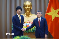 Thủ tướng Lê Minh Hưng tiếp Đại sứ Singapore Rajpal Singh. (Ảnh: Dương Giang/TTXVN)