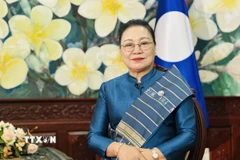 Đại sứ Lào tại Việt Nam Khamphao Ernthavanh trả lời phỏng vấn. (Ảnh: Việt Đức/TTXVN)