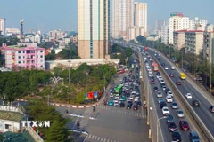 Xe ôtô tham gia giao thông tại tuyến đường Vành đai 3 Hà Nội. (Ảnh: Phạm Kiên/TTXVN)