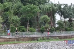 Hà Nội bơm nước từ hồ Tây để “hồi sinh” sông Tô Lịch