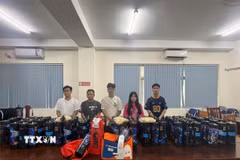 Các đối tượng tại cơ quan công an. (Ảnh: TTXVN phát)