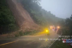 Mưa lớn gây ngập lụt và sạt lở vùng núi của thành phố Huế