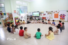 Một buổi học của các em học sinh mầm non. (Ảnh: Giang Phương/TTXVN)