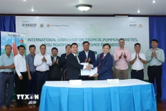 Tập đoàn Vinaseed và Công ty Phouthor Oudom ký kết hợp tác tại Hội thảo. (Ảnh: Xuân Tú/TTXVN)