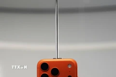 Mẫu điện thoại iPhone 17 Pro max của Apple được giới thiệu tại Cupertino, California, Mỹ. (Ảnh: THX/TTXVN)