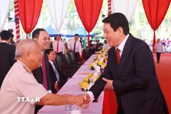 Chủ tịch nước Lương Cường với các đại biểu dự Lễ kỷ niệm 50 năm Giải phóng tỉnh Bình Phước (23/3/1975-23/3/2025). (Ảnh: Lâm Khánh/TTXVN)