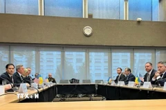 Phái đoàn Mỹ và Ukraine trong cuộc đàm phán tại Geneva, Thụy Sĩ ngày 23/11. (Ảnh: Reuters/TTXVN)