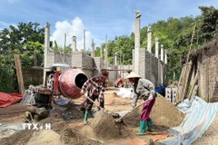 Xóa nhà tạm, nhà dột nát tại tổ 9, xã Na Rì, Thái Nguyên. (Ảnh: Vũ Hoàng Giang/TTXVN)