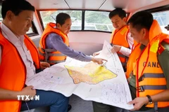 Chủ tịch Quốc hội Trần Thanh Mẫn đi khảo sát Khu Bảo tồn thiên nhiên Lung Ngọc Hoàng, Cần Thơ. (Ảnh: Doãn Tấn/TTXVN)