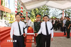 Thường trực Ban Bí thư Trần Cẩm Tú dự Lễ truy điệu và an táng hài cốt liệt sỹ tại Nghĩa trang liệt sỹ Nầm, xã Từ Mỹ, tỉnh Hà Tĩnh. (Ảnh: Phương Hoa/TTXVN)