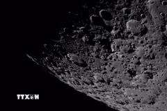 Hình ảnh Mặt Trăng được quan sát từ tàu vũ trụ Orion trong sứ mệnh Artemis II. (Ảnh: THX/TTXVN)