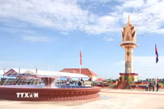 Công trình Đài Hữu nghị Campuchia-Việt Nam tại tỉnh Pursat có tổng diện tích 15.000m2. (Ảnh: Minh Hưng/TTXVN)
