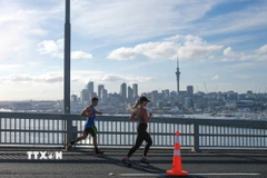 Người dân chạy bộ thể dục tại Auckland, New Zealand. (Ảnh: THX/TTXVN)