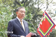 Tổng Bí thư, Chủ tịch nước Tô Lâm nói chuyện với các tầng lớp nhân dân tại Khu di tích lịch sử Quốc gia Đặc biệt Đền Hùng. (Ảnh: Thống Nhất/TTXVN)