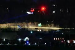 Trực thăng tìm kiếm và cứu hộ trên sông Potomac. (Nguồn: AP)