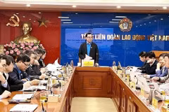 Ông Nguyễn Đình Khang, Ủy viên Trung ương Đảng, Phó Chủ tịch Ủy ban Trung ương Mặt trận Tổ quốc Việt Nam, Chủ tịch Tổng Liên đoàn Lao động Việt Nam phát biểu. (Nguồn: Báo Lao động)