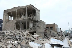 Các tòa nhà bị phá hủy sau cuộc tấn công tại Tehran, Iran. (Ảnh: THX/TTXVN)