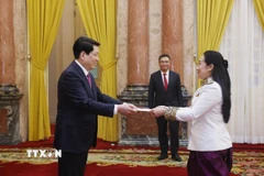 Chủ tịch nước Lương Cường tiếp nhận Quốc thư từ Đại sứ Campuchia tại Việt Nam Touch Pharat. (Ảnh: Lâm Khánh/TTXVN)