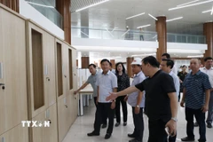 Phó Thủ tướng Chính phủ Lê Thành Long kiểm tra thực tế tiến độ xây dựng Cơ sở 2 của Bệnh viện Bạch Mai và Bệnh viện Hữu nghị Việt Đức tại Ninh Bình. (Ảnh: Thanh Tuấn/TTXVN)