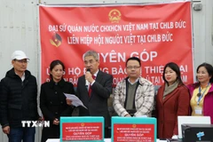 Đại sứ Nguyễn Đắc Thành phát biểu tại buổi quyên góp. (Ảnh: Vũ Hiệp/TTXVN)