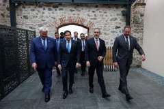Ngoại trưởng Thổ Nhĩ Kỳ Hakan Fidan, Ngoại trưởng Mỹ Marco Rubio và Chánh Văn phòng Tổng thống Ukraine Andrii Yermak trước Cuộc họp ba bên Thổ Nhĩ Kỳ-Mỹ-Ukraine tại Văn phòng Tổng thống Dolmabahce ở Istanbul. (Nguồn: AA)