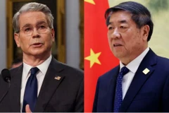 Phó Thủ tướng Trung Quốc Hà Lập Phong (phải) và Bộ trưởng Tài chính Mỹ Scott Bessent. (Nguồn: Reuters)