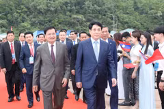 Chủ tịch nước Lương Cường và Tổng Bí thư, Chủ tịch nước Lào Thongloun Sisoulith dự Lễ khánh thành Bến số 3 Cảng quốc tế Lào-Việt. (Ảnh: Lâm Khánh/TTXVN)