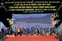 Tiết mục văn nghệ biểu diễn tại chương trình. (Ảnh: Hoàng Hiếu/TTXVN)