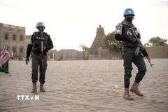 Cảnh sát Nigeria thuộc Phái bộ Liên hợp quốc về an ninh tại Mali (MINUSMA) tuần tra tại Timbuktu. (Ảnh: Sputnik/TTXVN)