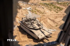 Xe quân sự Israel tại Dải Gaza. (Ảnh: THX/TTXVN)