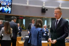 Bộ trưởng Ngoại giao Hungary Peter Szijjarto đến dự cuộc họp bàn tròn của các bộ trưởng ngoại giao EU tại Brussels. (Nguồn: AP)