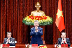 Tổng Bí thư, Chủ tịch nước Tô Lâm cùng Thủ tướng Lê Minh Hưng và Chủ tịch Quốc hội Trần Thanh Mẫn dự buổi gặp mặt. (Ảnh: Thống Nhất/TTXVN)